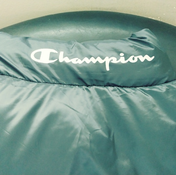 NWT CHAMPION BUBBLE VEST RETAIL $107 - Picture 5 of 5